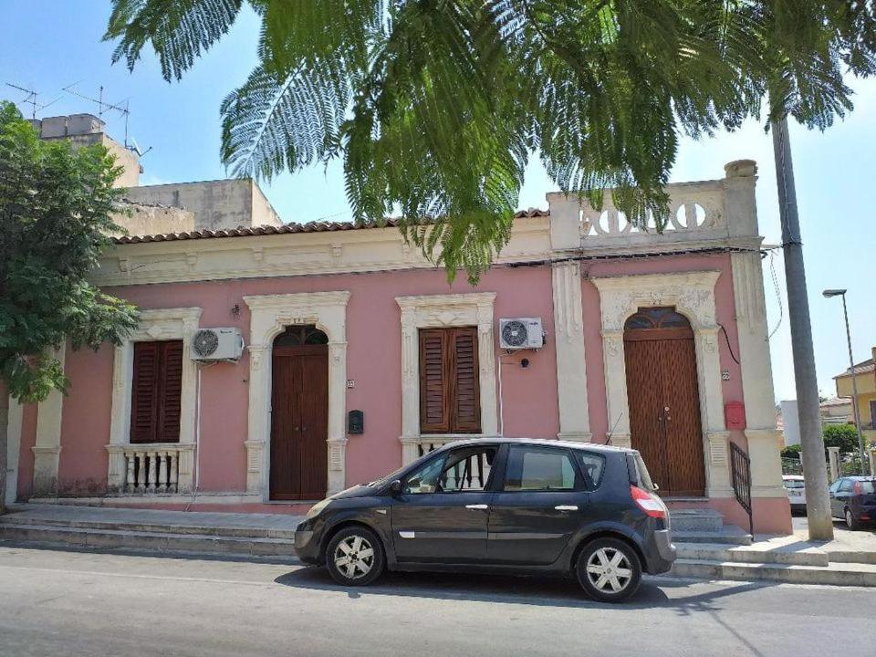 Pink Liberty House Villa Санта Кроче Камерина Екстериор снимка